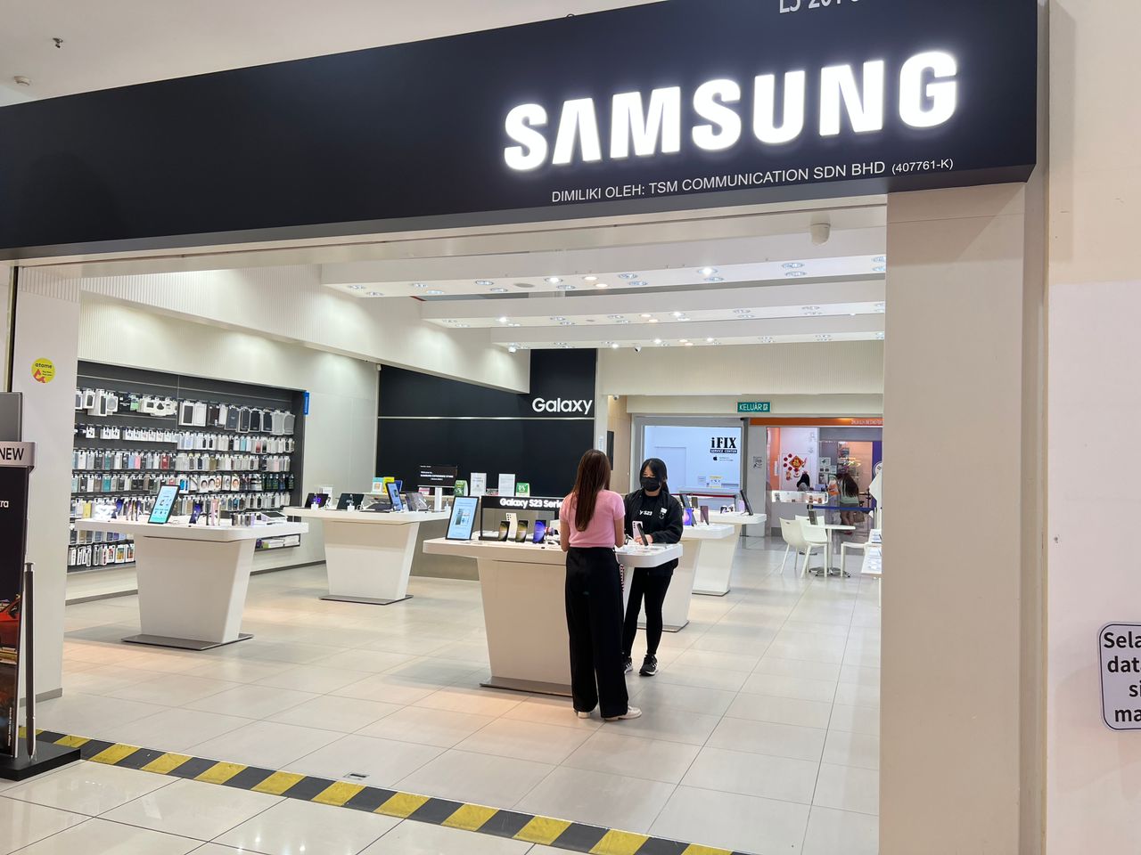 Samsung Concept Store-mobile